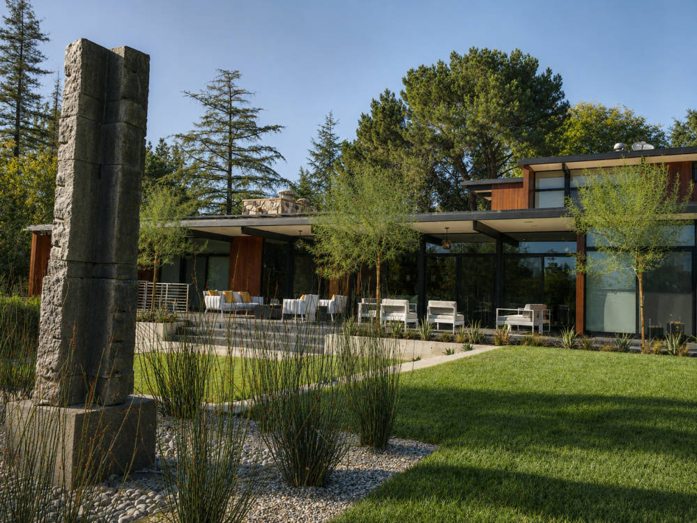 Mid-Century Garden Retreat