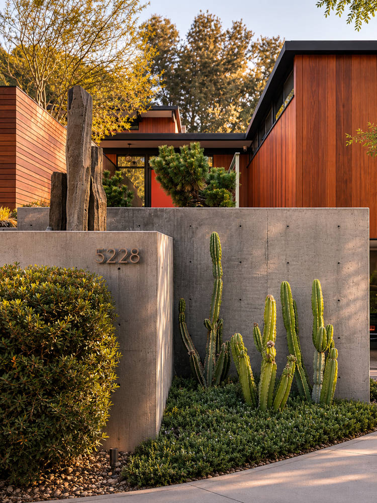 Mid-Century Garden Retreat