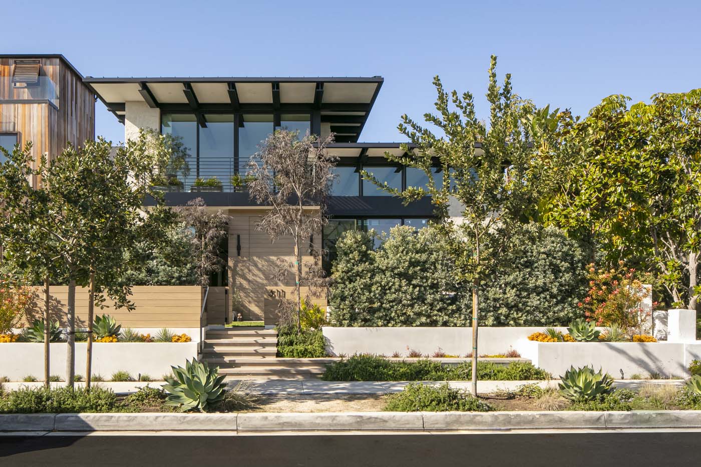 Poinsettia Courtyard House