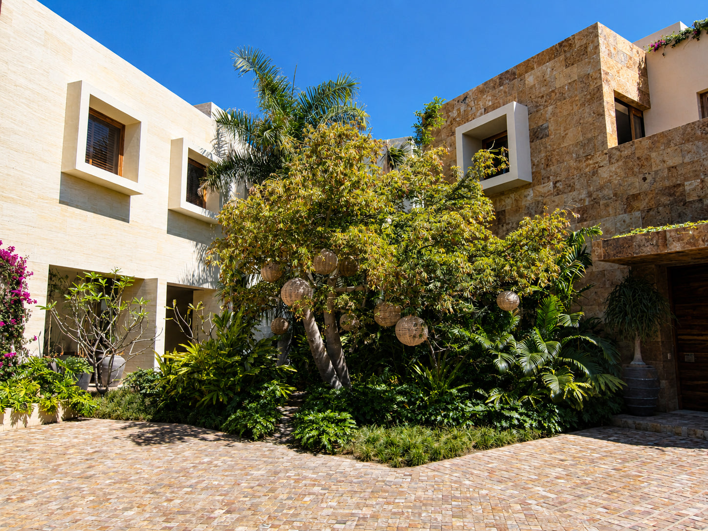 Ocean Courtyard Compound - Photo 4